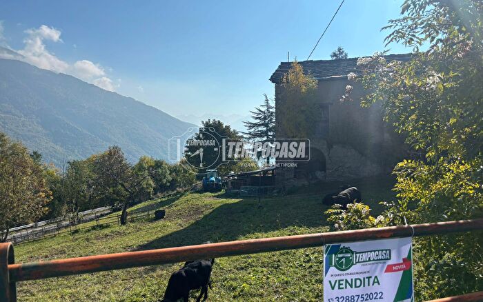 Appartamento con 6 locali in vendita in Gignod