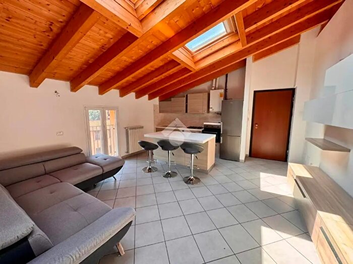 Appartamento bilocale in affitto in Viale Luigi Borri, Varese