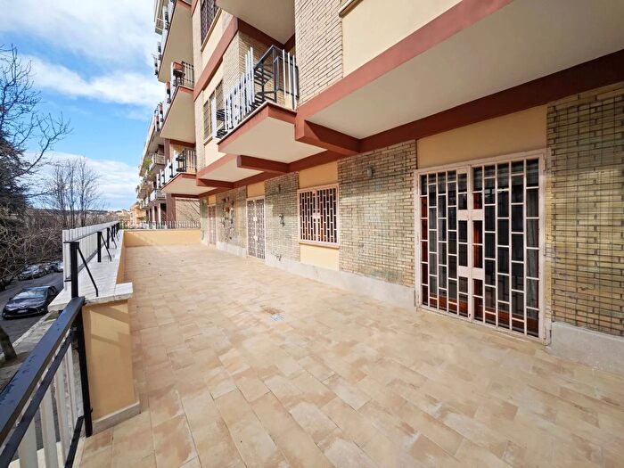 Appartamento quadrilocale in vendita in Via Girolamo Dandini Roma, Roma