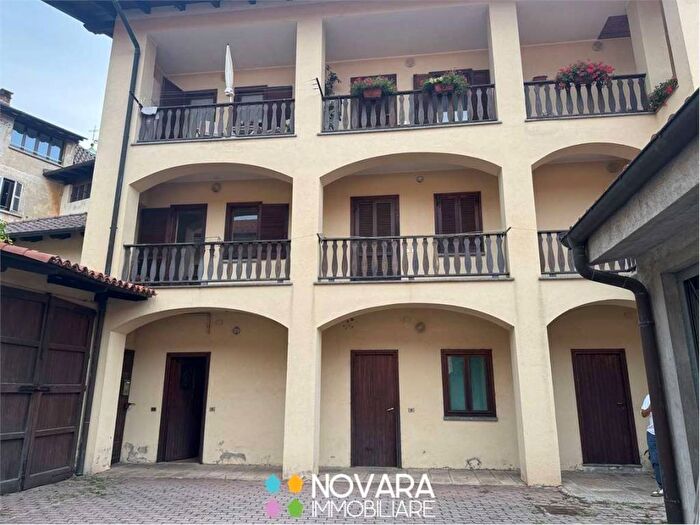 Casa con 6 locali in vendita in Via Francioni, Centro, Grignasco