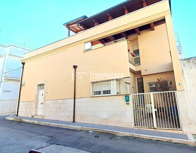 Casa con 5 locali in vendita in Vico Via Ettore Carafa, Adelfia