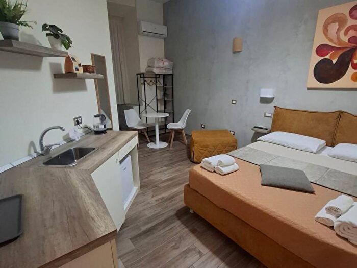 Appartamento trilocale in affitto in Via Ferrara, Vasto, Napoli