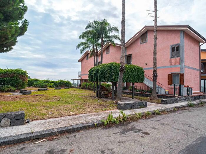 Appartamento bilocale in vendita in Via Francesco d'Assisi, Riposto