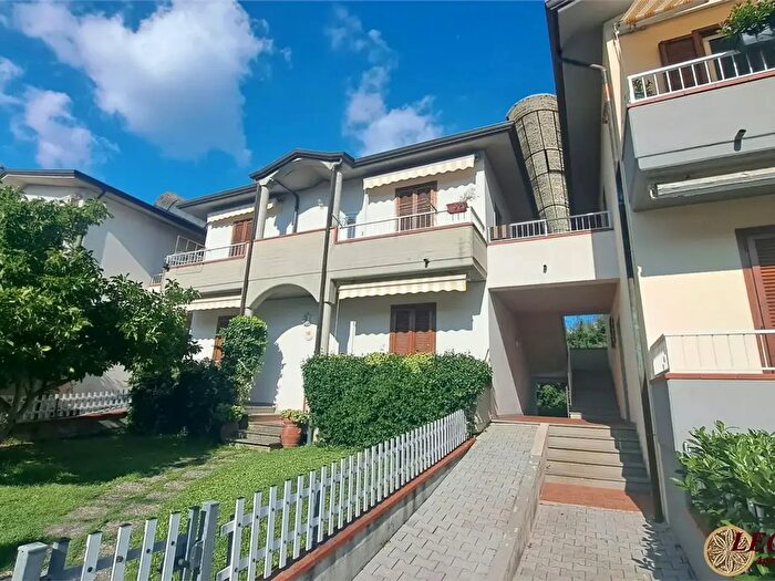 Appartamento con 5 locali in vendita in Via delle Querce, Villafranca In Lunigiana