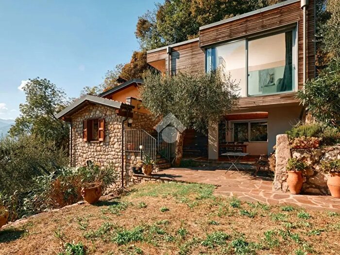 Casa trilocale in vendita in Via Panoramica, Malcesine