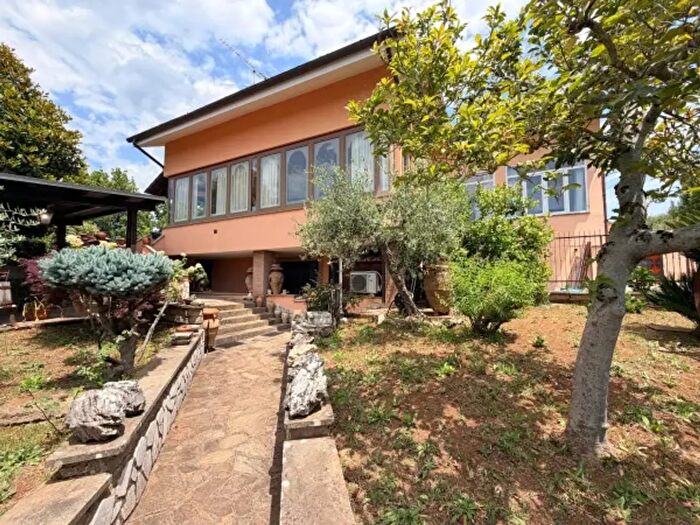 Casa con 6 locali in vendita in Via Colle Palombara, Zagarolo