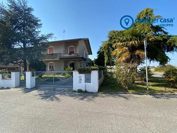 Casa quadrilocale in vendita in Donzella Via Pertini, Porto Tolle