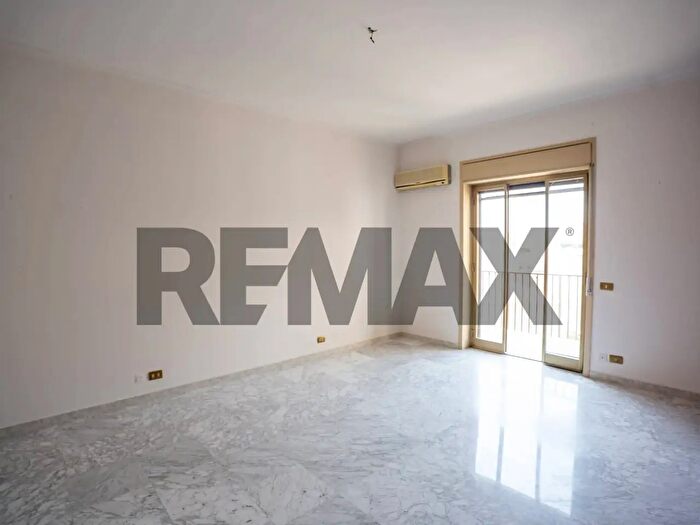 Appartamento trilocale in vendita in Via Antonio Locatelli, Catania