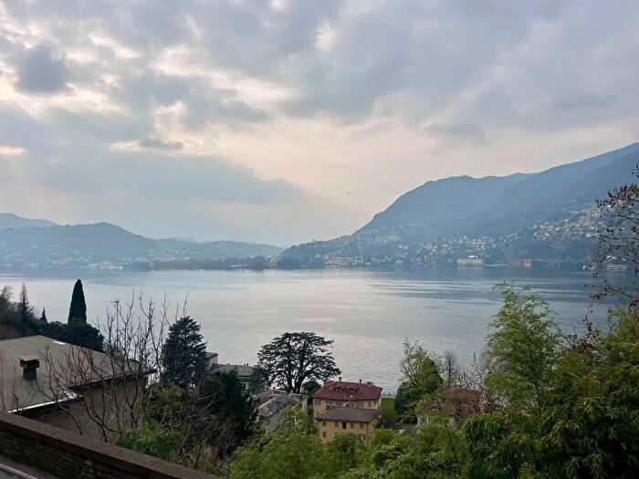 Appartamento con 5 locali in vendita in Via Caronti, Blevio