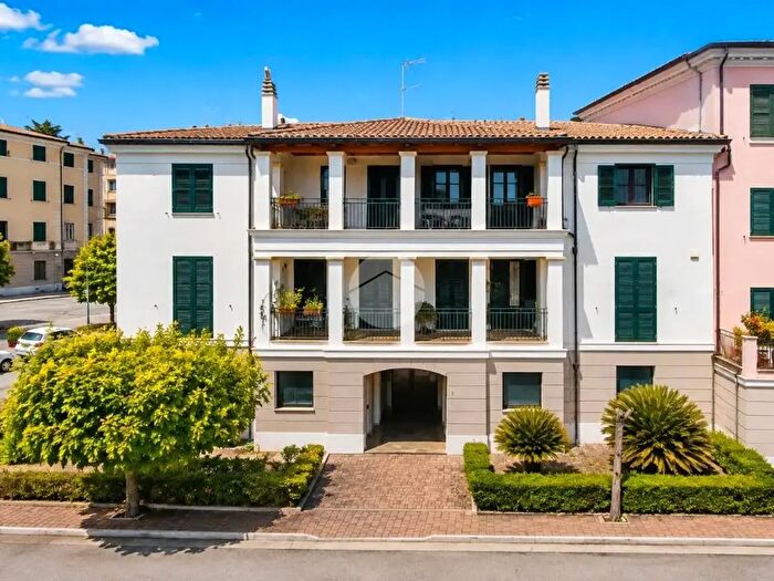 Appartamento trilocale in vendita in Via Cleto Parere, Alba Adriatica