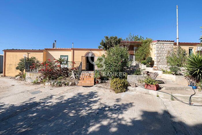 Casa con 7 locali in vendita in Calle da Bellamagna, Modica