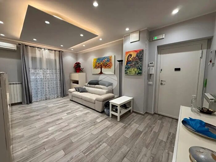 Appartamento quadrilocale in vendita in Via Montepellegrino, Palermo