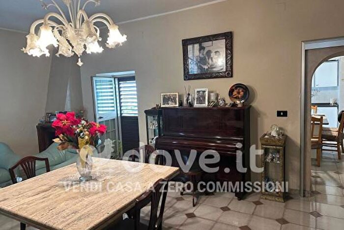 Casa con 6 locali in vendita in Via Napoli Snc, Recale