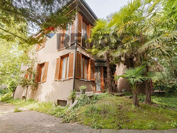 Casa quadrilocale in vendita in Via della Mornerina, Monza