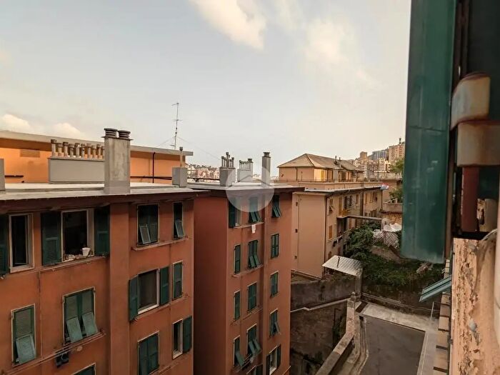 Appartamento quadrilocale in vendita in Via Leonardo Montaldo, Genova