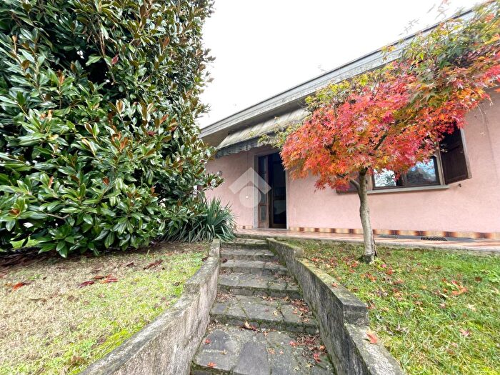 Casa trilocale in vendita in Via Padri Giuseppini, Pontevico