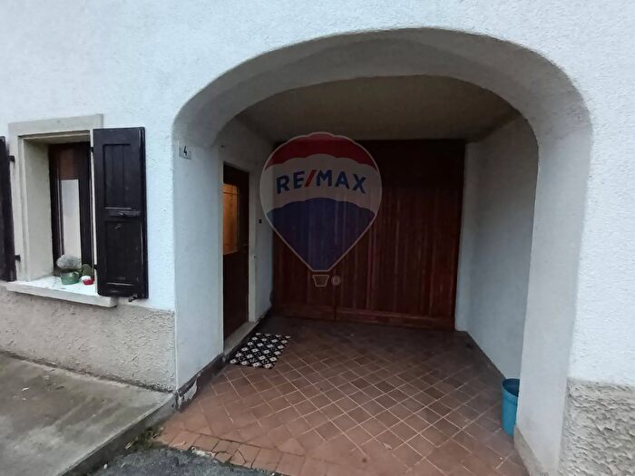 Casa con 8 locali in vendita in Largo Europa, Borgo Valbelluna