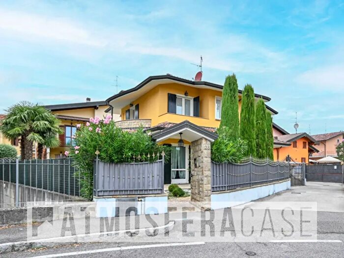 Casa quadrilocale in vendita in Via Adige, Ghisalba
