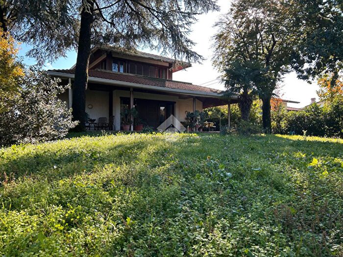 Casa con 10 locali in vendita in Via Brenta, Castelfranco Veneto