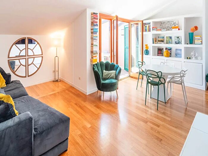 Appartamento con 6 locali in vendita in Via di Quarto Peperino, Roma