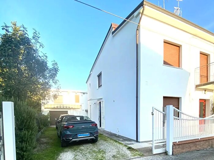 Casa con 5 locali in vendita in Faenza