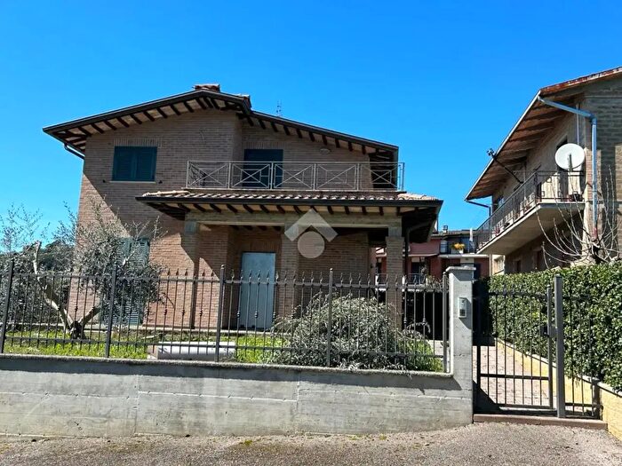 Casa quadrilocale in vendita in Via Ugo Bassi, Perugia