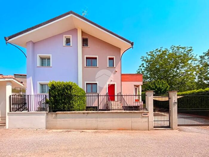 Casa con 6 locali in vendita in Via Luigi Capuana, Avezzano