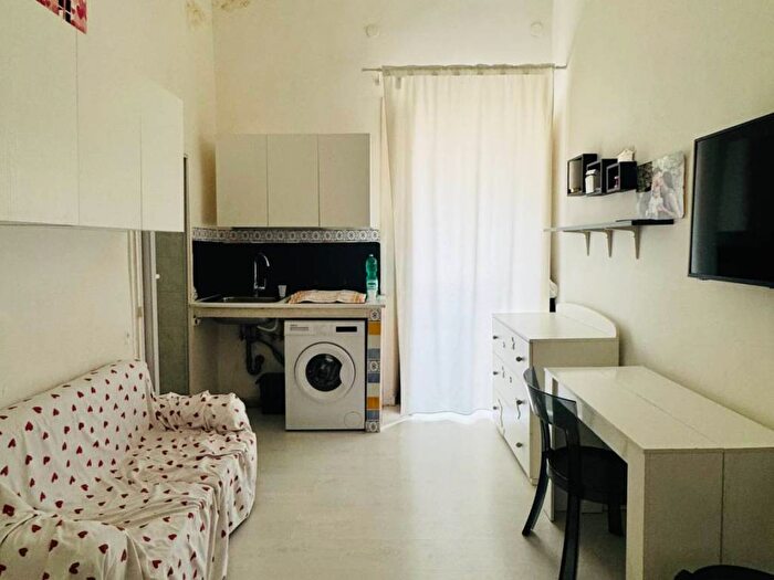 Appartamento bilocale in affitto in Via Monte di Dio, Santa Lucia, Napoli
