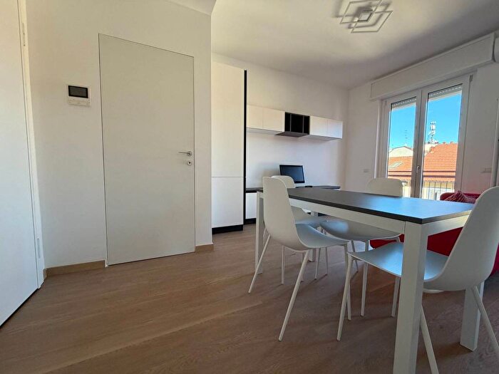 Appartamento trilocale in affitto in Via Nicola dApulia, Rovereto, Milano