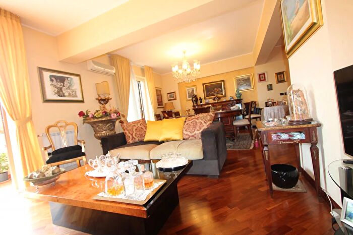 Appartamento con 6 locali in vendita in Viale Italia, Messina