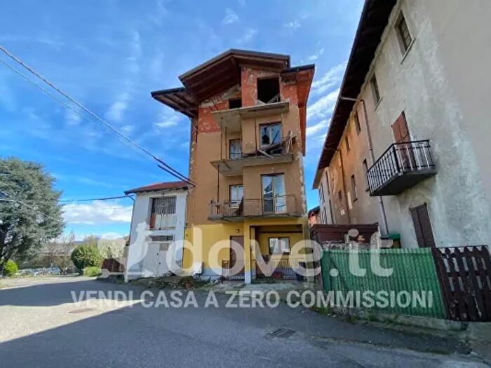 Appartamento trilocale in vendita in Via Piemonte, Castronno