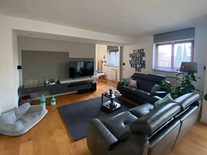 Appartamento quadrilocale in vendita in Via Venegoni Sc, Legnano