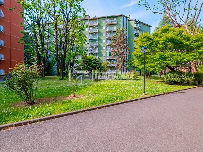 Appartamento trilocale in vendita in Viale Ungheria, Milano