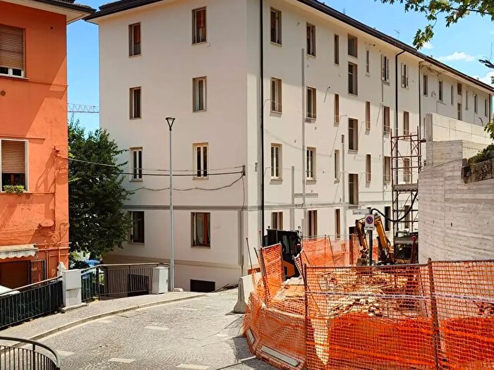 Appartamento con 6 locali in vendita in Discesa San Gerardo, Potenza