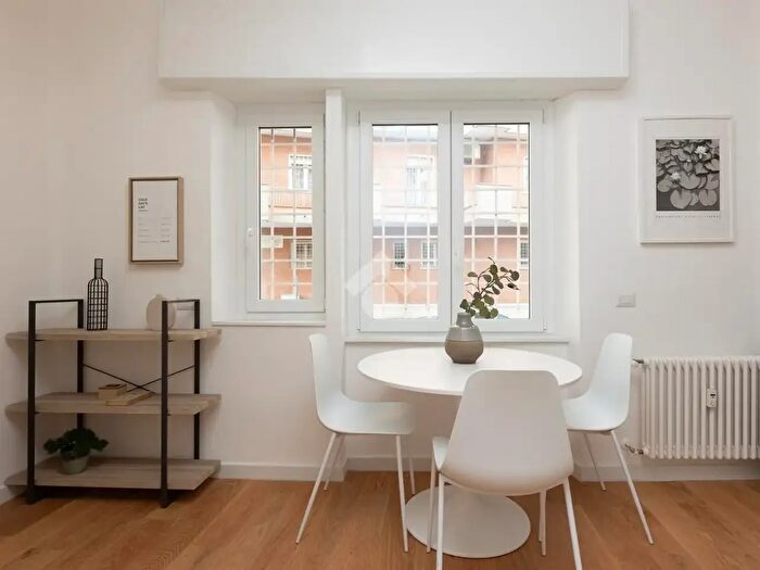 Appartamento trilocale in vendita in Via Teodosio Macrobio, Roma