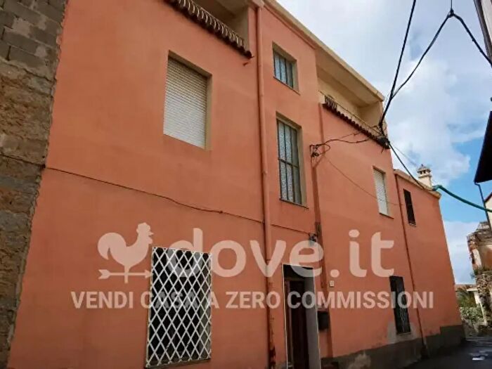 Casa con 5 locali in vendita in Via Nazario Sauro, Oliena
