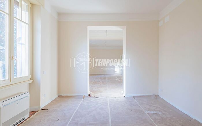 Appartamento con 5 locali in vendita in Viale Guido Maria Conforti, Parma