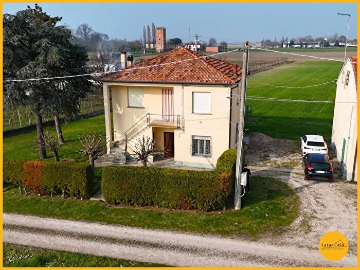 Casa trilocale in affitto in Via Castello, Argenta