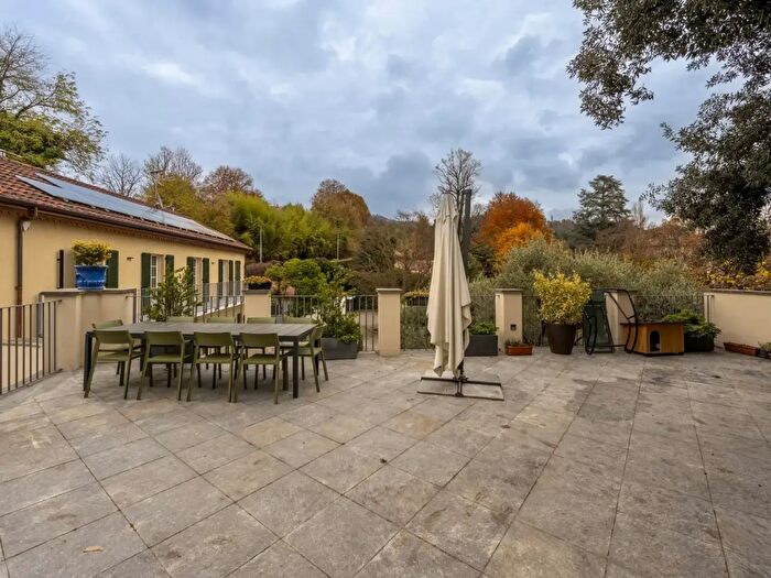 Appartamento con 9 locali in vendita in Strada Comunale di Superga, Torino