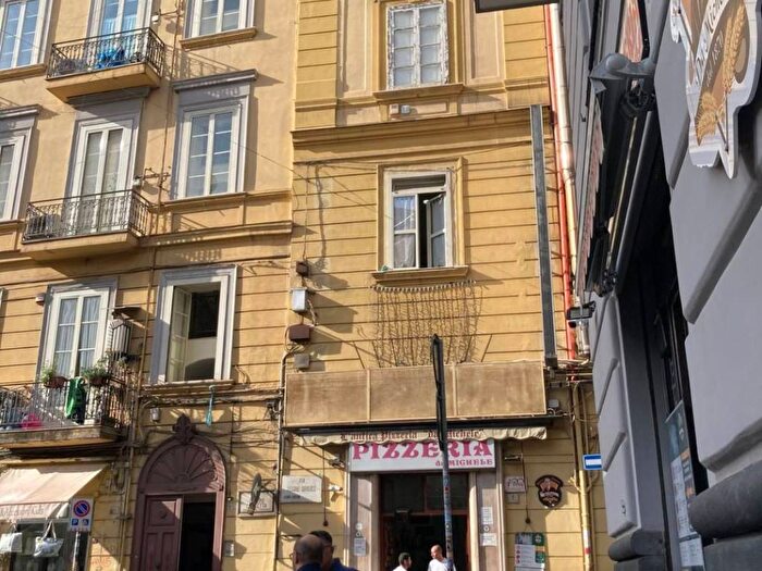 Appartamento bilocale in affitto in Gradini Forcella, Tribunali, Napoli