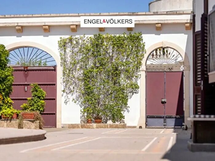 Casa con 6 locali in vendita in Via Risorgimento, Poggiardo