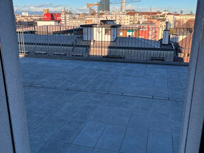 Casa con 5 locali in affitto in Via Romeo Frassinetti, San Siro, Milano