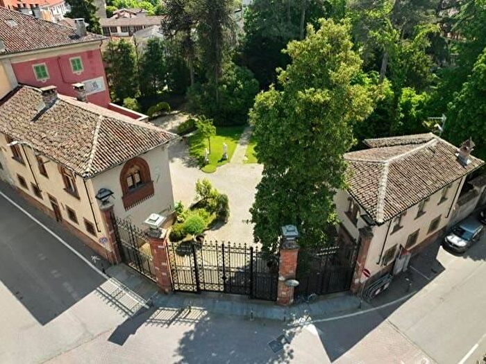 Casa con 8 locali in vendita in Corso Italia Mede, Mede