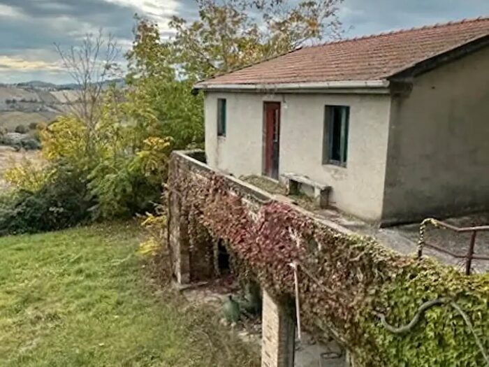 Casa con 10 locali in vendita in Montefiore Dell'Aso