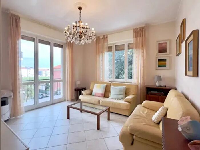 Appartamento quadrilocale in vendita in Viale Faraggiana, Albissola Marina