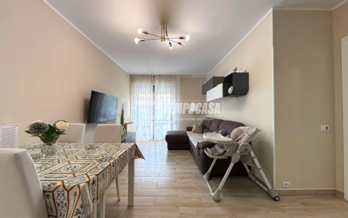 Appartamento trilocale in vendita in Via delle Rose, Legnano