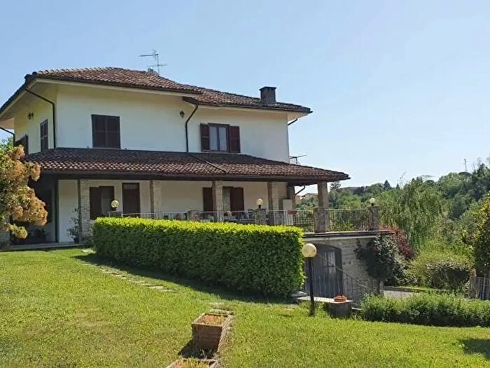 Casa con 9 locali in vendita in Via Vallerana, Acqui Terme