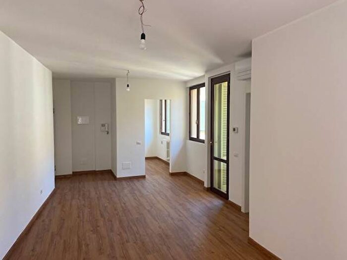 Appartamento trilocale in affitto in Via Bartolomeo Zucchi, Centro Storico, Monza