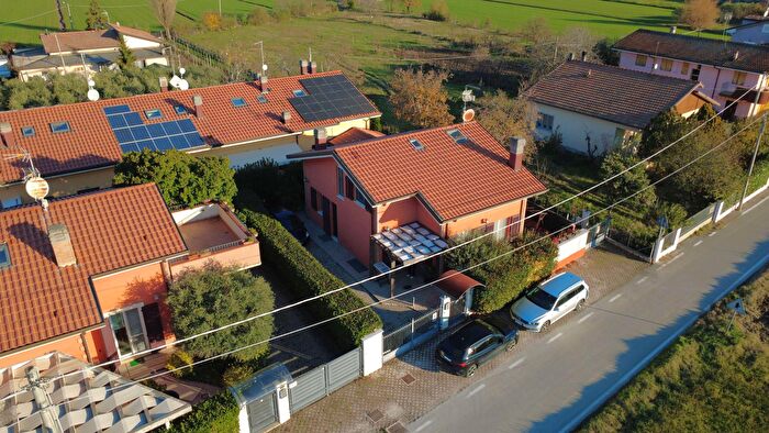 Casa con 8 locali in vendita in Via delle Cascine, Rimini