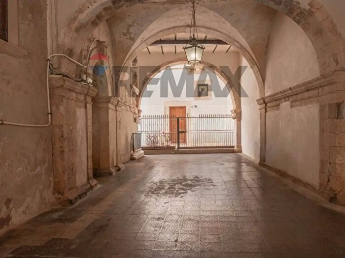 Casa con 6 locali in vendita in Via della Maestranza, Siracusa
